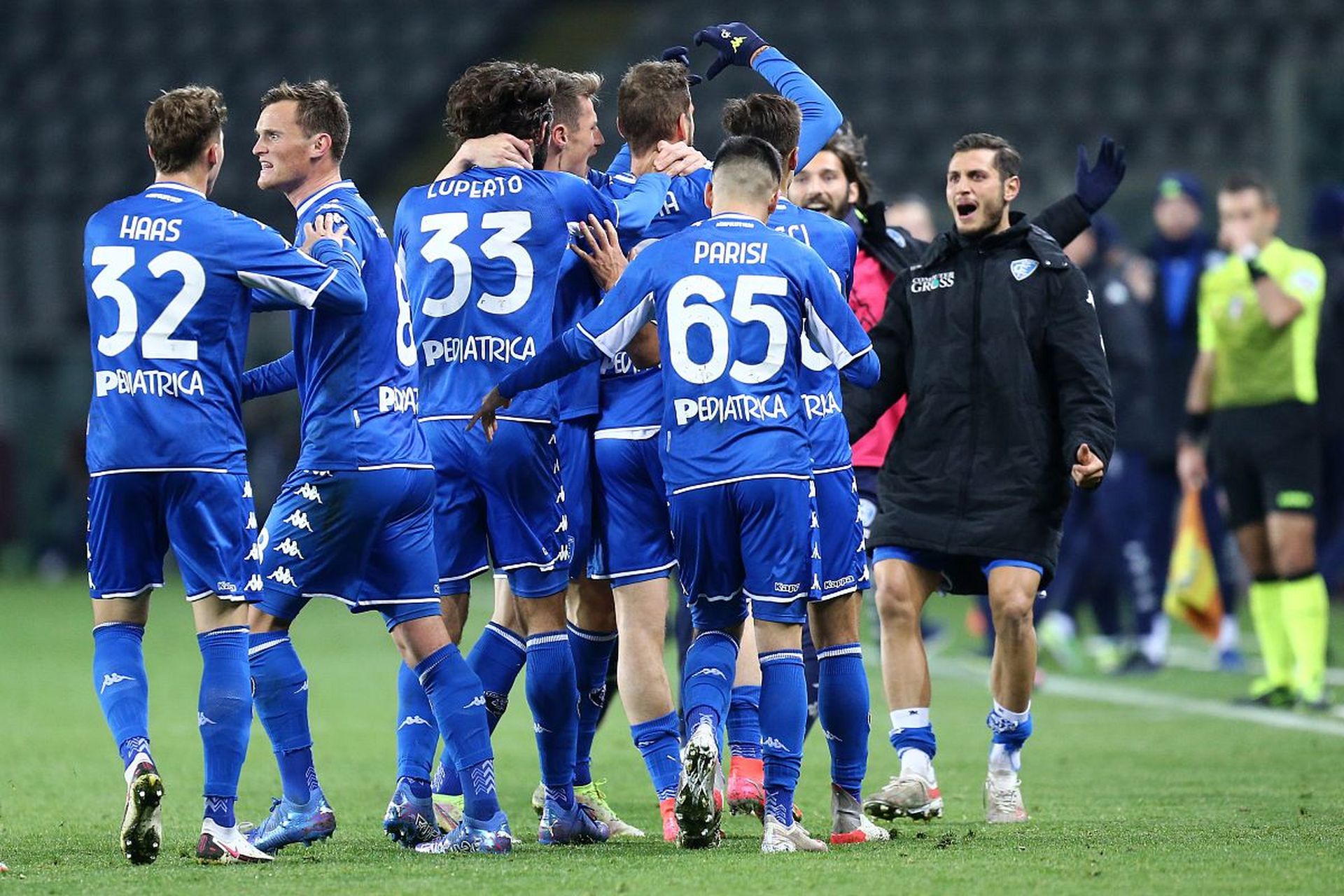 演帽子戏法 演帽子戏法